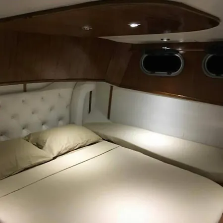 Junior Ogulcan Yachting 船屋 *
